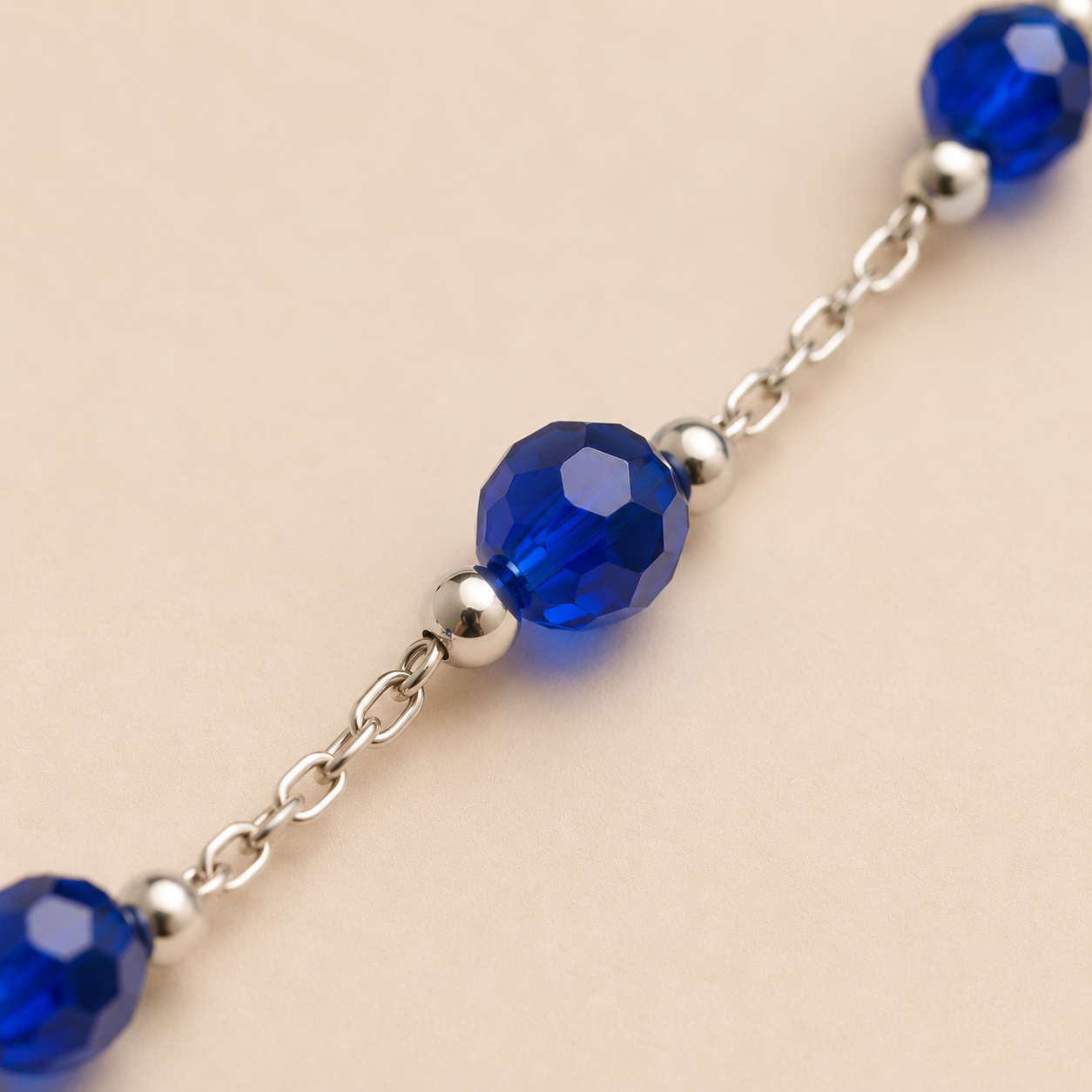 Luluat Almusk Blue Sun Necklace – Silver